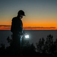 Go2 Powerbank 20W - 10.000 mAh met Solar en Lamp - Charcoal Black - Xtorm NL