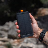 Go2 Powerbank 20W - 10.000 mAh met Solar en Lamp - Charcoal Black - Xtorm NL