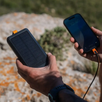 Go2 Powerbank 20W - 10.000 mAh met Solar en Lamp - Charcoal Black - Xtorm NL