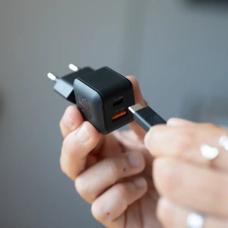 NextGen 25W Snellader - 2 poorten (USB-C PD + USB-A) - Midnight Black - Xtorm NL